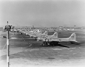 B-17-Gs    awaiting delivery to the USAAF